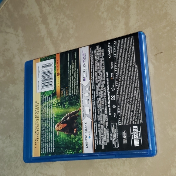 The Hunger Games 2 Disc Blu-Ray - Picture 2 of 4